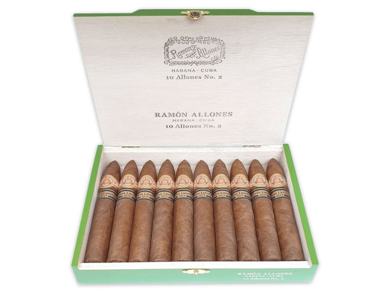 Chế tác tỉ mỉ từ các nghệ nhân